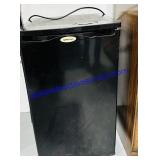 Magic Chef Mini Fridge 34x20x21"