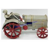 Mccormick Deering 1:16 Cast Iron Tractor
