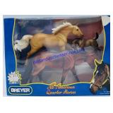 Breyer Classic "AQHA Hollywood Gold Family"