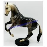 Breyer Traditional "Inou Glossy"