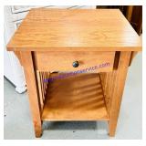 Wooden End Table 18x19x22"