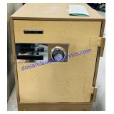Montgomery Ward 9041 Safe 25x17ï¿½ w/ Combination