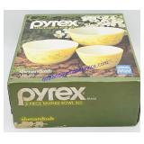 Sealed Pyrex Shenandoah 3 Piece Mixing Bowl Set
