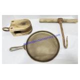 Lodge Cast Iron Pan, Wooden Pulley & Metal/Wood