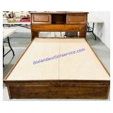 American Heirloom Queen Wooden Platform Bed