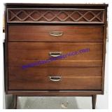 Basset Tavern Walnut 4 Drawer Chest (37x18x42',