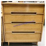 Kroehler Walnut Chest w/ 4 Drawers (19x35x42')