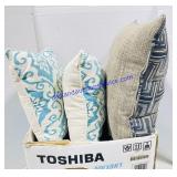 Lot of Decorative Throw Pillows