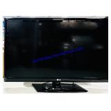 46.5' LG Tv 47LK520 w/ Remote & Manual
