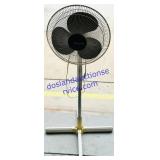 Working Duracraft Standing Fan