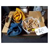 COTHES PINS/HOLDERS