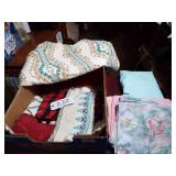 TABLE CLOTHES/NAPKINS