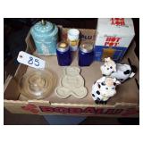 BLUE SALT AND PEPPER/COW SUGAR/CREAMER