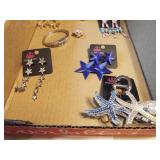 EARING PLUS LOT