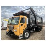2015 Peterbilt Automatic Dumpster Truck