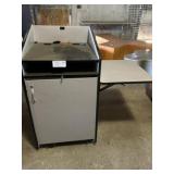 VFI Wood Rolling Podium No Key Unlocked