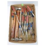 LARGE LOT OF ASSORTED CRAFTSMAN SCREWDRIVERS AND