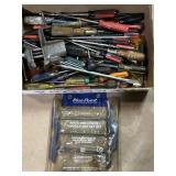 LARGE LOT OF ASSORTED SCREWDRIVERS