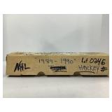 LOT OF 590 NHL CARDS IN LONG BOX W/ LOT OF 7