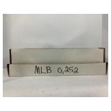 LOT OF 1, 600 MLB CARDS IN LONG BOX