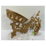 ORNATE CAST IRON WALL MOUNT OIL LAMP HOLDER