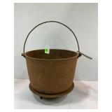 CAST IRON 3 LEGGED BEAN POT WITH STOVE RING