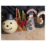 LOT OF CHRISTMAS DECORATIONS