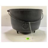 SIDNEY HOLLOW WARE CAST IRON TRIPOD BEAN POT W/