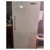 AMANA STORE-MORE UPRIGHT FREEZER - INSIDE