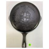 GRISWOLD #6 CAST IRON SKILLET 699J - DOES HAVE A