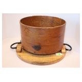 WOOD CHEESE CUTTING BOARD AND PRIMITIVE CHEESE