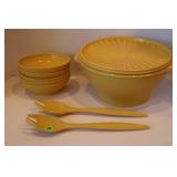 VINTAGE TUPPERWARE SALAD BOWL SET WITH 5 BOWLS,