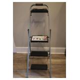 TRICAM FOLDING SKINNY MINI STEP STOOL