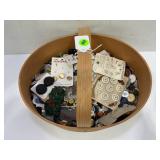 BASKET FULL OF ASSORTED VINTAGE BUTTONS