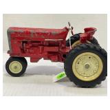 ERTL METAL INTERNATIONAL TRACTOR FARM TOY