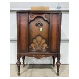 APEX FLOOR TUBE RADIO W/ WALNUT CASE