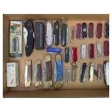 LARGE LOT OF ASSORTED POCKET KNIVES - POCKET