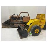 LOT OF 2 VINTAGE METAL TONKA TOYS - PAYLOADER &