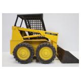 ERTL JOHN DEERE 1/16 SCALE DIE CAST SKID LOADER