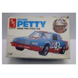 AMT ERTL 1/25 RICKARD PETTY GRAND PRIX STOCK CAR