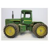 ERTL DIE CAST JOHN DEERE 1/16 SCALE TRACTOR