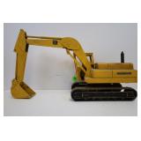 ERTL JOHN DEERE 1/16 SCALE DIE CAST EXCAVATOR