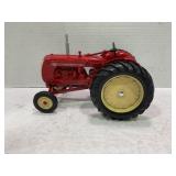 ERTL 1/16 COCKSHUTT 40 WIDE FRONT TRACTOR IN