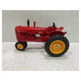 ERTL 1/16 MASSEY HARRIS 33 NARROW FRONT TRACTOR