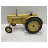 ERTL 1/16 COCKSHUTT 560 WIDE FRONT HARVEST GOLD