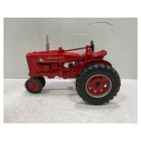 ERTL 1/16 FARMALL SUPER M-TA NARROW FRONT DIESEL