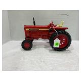ERTL 1/16 INTERNATIONAL FARMALL 856 DIESEL WITH