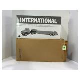 FIRST GEAR 1/34 1959 INTERNATIONAL RF-200 TRACTOR