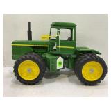 ERTL 1/16 JOHN DEERE ARTICULATED 4 WHEEL DRIVE