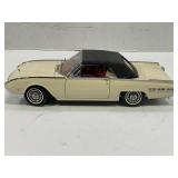 DANBURY MINT 1/24 1962 FORD THUNDERBIRD - WHITE &